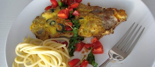 Piccata mit Oliven und Tomaten-Rucola-Salsa