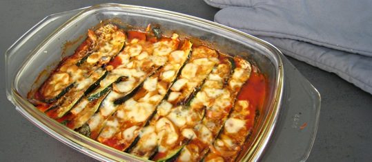 Mit Scamorza affumicata gratinierte Zucchetti
