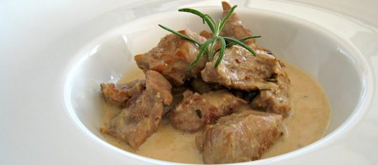 Schweinsragout an Senf-Biersauce