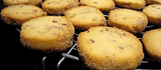 Honigsablés mit Pekannüssen